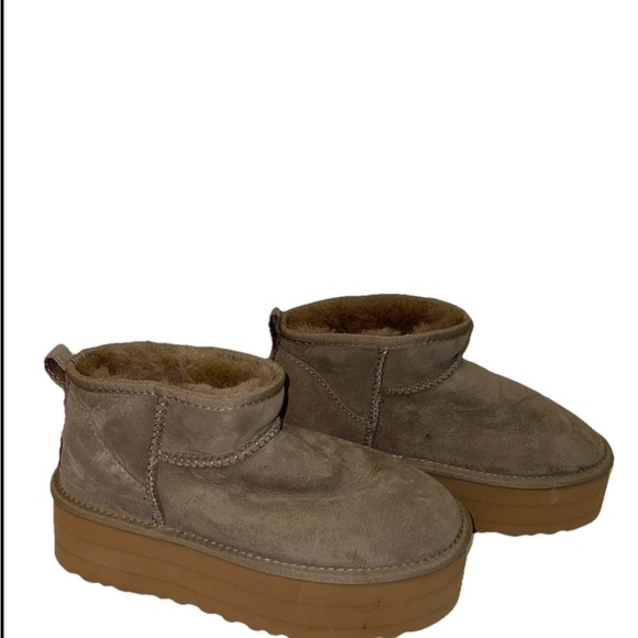 UGG Women's Suede Ankle Boots size 9 - Picture 2 of 9